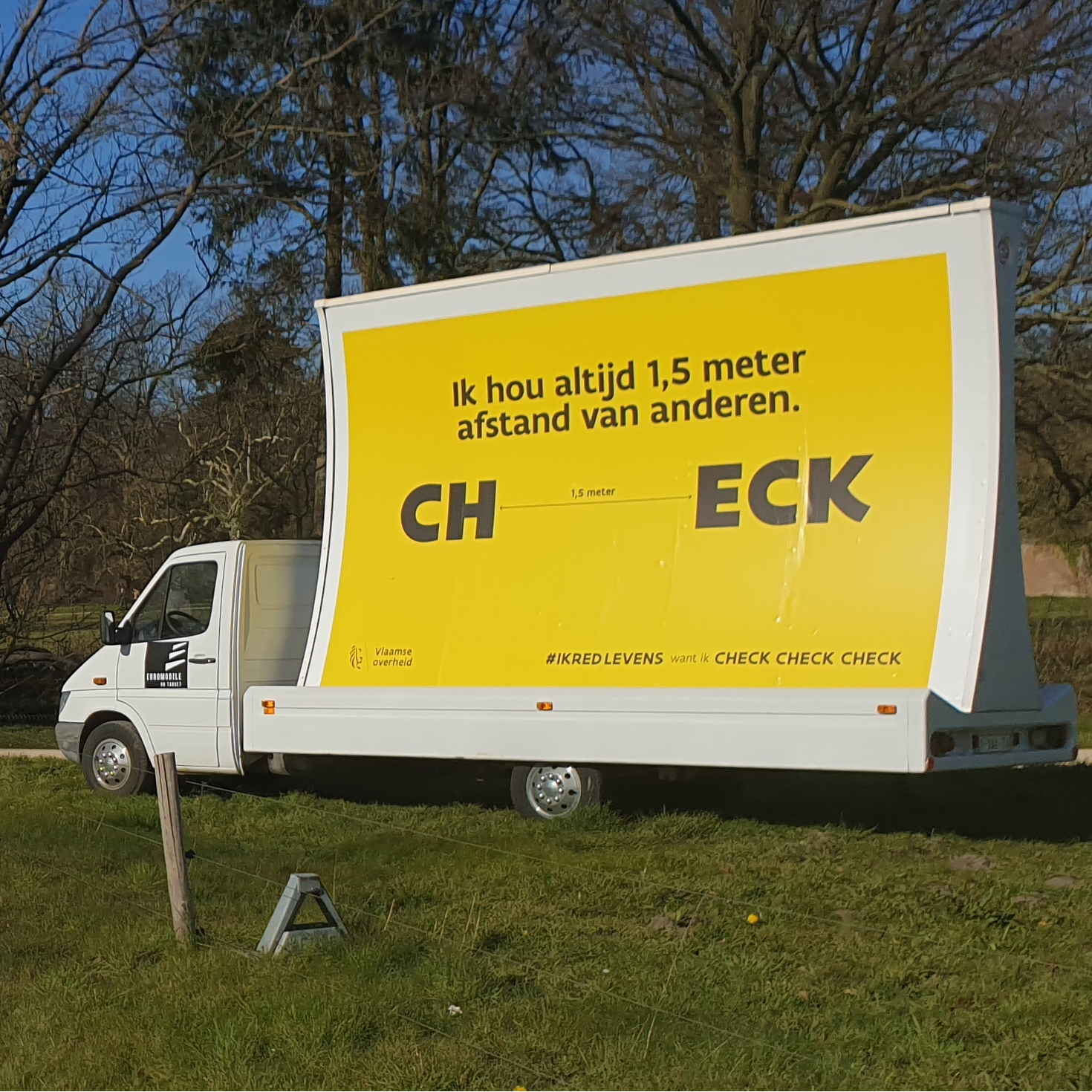 De Vlaamse overheid en Euromobile informeren wandelaars