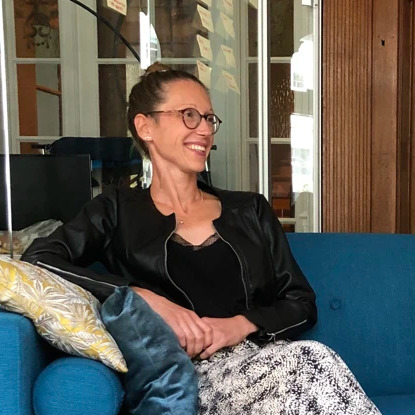 Coraline Burre devient la première collaboratrice francophone de l’agence RP Talking Birds