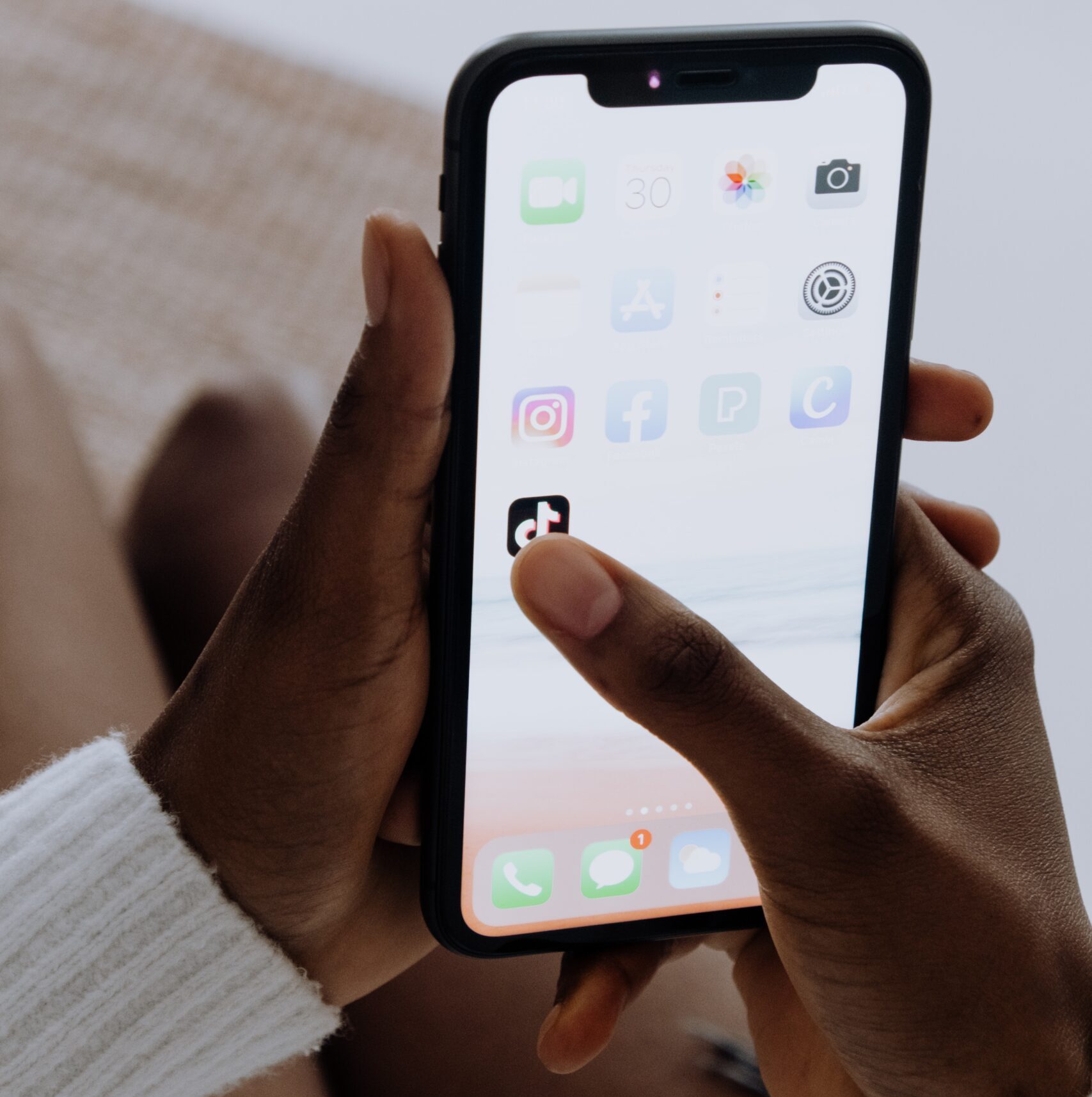 imec.digimeter: Facebook verliest terrein aan TikTok, Disney+ populairder dan Streamz