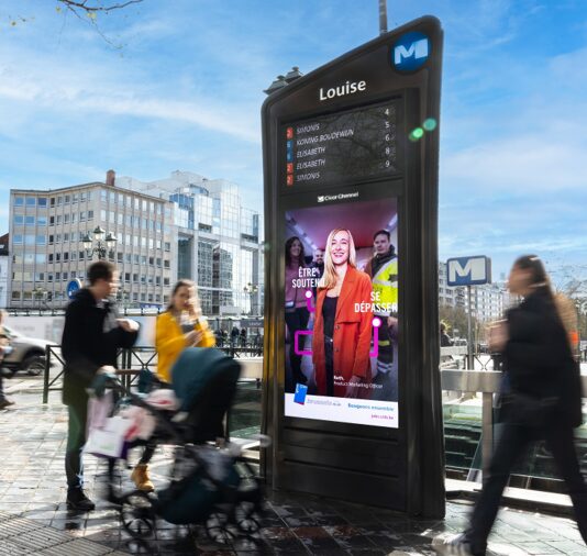 Clear Channel lance la commercialisation des écrans d’information aux entrées des stations du métro bruxellois Clear Channel lance la commercialisation des écrans d’information aux entrées des stations du métro bruxellois